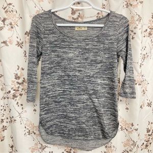 Hollister women’s size XS Heather grey quarter length sleeve top